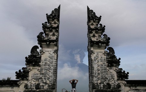 Di tản 100.000 người ở Bali vì núi lửa rùng mình - Ảnh 5. Di tản 100.000 người ở Bali vì núi lửa rùng mình - Ảnh 5.