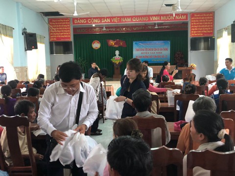 Hội Doanh nhân trẻ TP.HCM cứu trợ đồng bào thiệt hại do bão - Ảnh 1. Hội Doanh nhân trẻ TP.HCM cứu trợ đồng bào thiệt hại do bão - Ảnh 1.