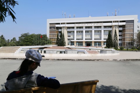6 thành viên ĐHQG TP.HCM thu học phí lố 81 tỉ - Ảnh 1. 6 thành viên ĐHQG TP.HCM thu học phí lố 81 tỉ - Ảnh 1.
