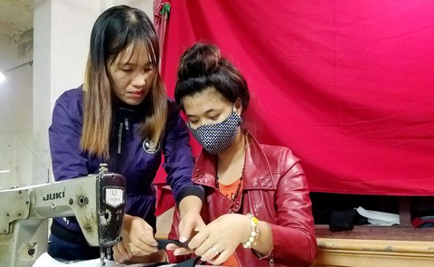 Xưởng may của những nụ cười kỳ lạ - Ảnh 4. Xưởng may của những nụ cười kỳ lạ - Ảnh 4.