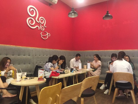 Giới trẻ Việt đang vung tay cho việc ăn uống ở tiệm? - Ảnh 1. Giới trẻ Việt đang vung tay cho việc ăn uống ở tiệm? - Ảnh 1.