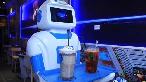 Nàng robot Made in Vietnam phục vụ trong quán cà phê - Ảnh 2. Nàng robot Made in Vietnam phục vụ trong quán cà phê - Ảnh 2.