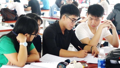 Miễn học phí sư phạm không còn hấp dẫn - Ảnh 1. Miễn học phí sư phạm không còn hấp dẫn - Ảnh 1.