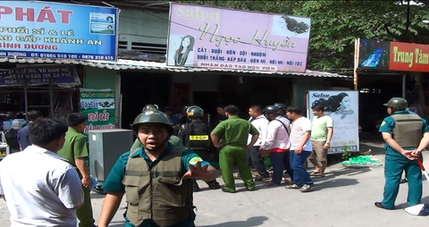 Ăn trộm bị phát hiện, ôm bình ga cố thủ suốt 5 giờ - Ảnh 1. Ăn trộm bị phát hiện, ôm bình ga cố thủ suốt 5 giờ - Ảnh 1.