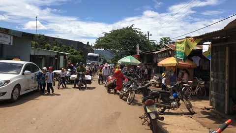 Trưởng công an xã đá văng thau cá nói làm theo nhiệm vụ - Ảnh 4. Trưởng công an xã đá văng thau cá nói làm theo nhiệm vụ - Ảnh 4.