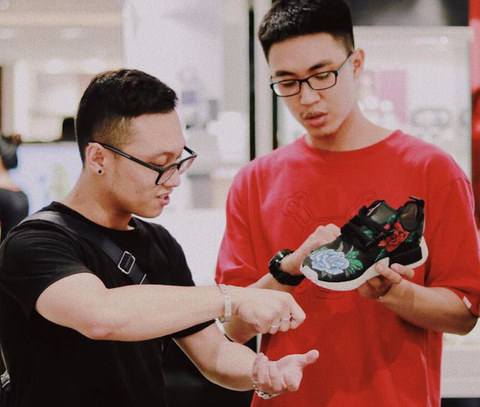Phù thủy độ giày 9X: Làm cực mấy cũng thành vui - Ảnh 2. Phù thủy độ giày 9X: Làm cực mấy cũng thành vui - Ảnh 2.
