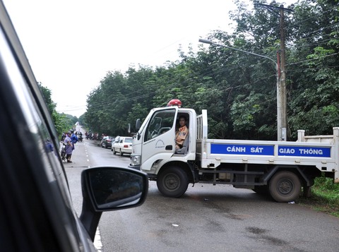 Thân đập hồ Gia Hoét vỡ toác, mở rộng vùng sơ tán dân - Ảnh 9. Thân đập hồ Gia Hoét vỡ toác, mở rộng vùng sơ tán dân - Ảnh 9.