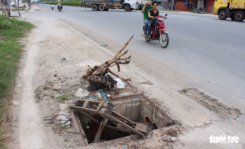 Những cạm bẫy chết người giữa phố ở Bình Dương - Ảnh 11. Những cạm bẫy chết người giữa phố ở Bình Dương - Ảnh 11.