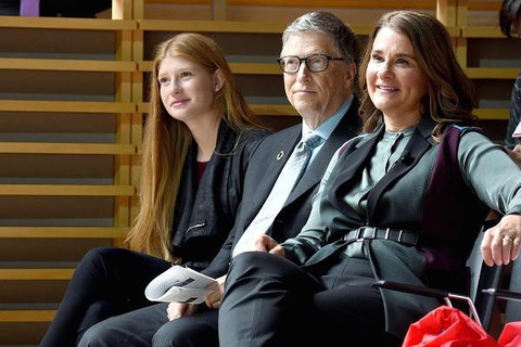 Michelle Obama, Warren Buffett và Bill Gates dạy con ra sao? - Ảnh 3. Michelle Obama, Warren Buffett và Bill Gates dạy con ra sao? - Ảnh 3.