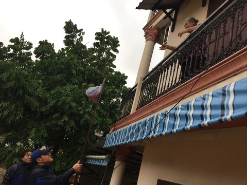 Những hộp cơm nóng ấm lòng bà con vùng lũ Hội An - Ảnh 7. Những hộp cơm nóng ấm lòng bà con vùng lũ Hội An - Ảnh 7.