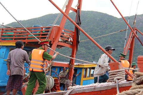 Côn Đảo: Hụ còi đưa dân tới nơi trú ẩn - Ảnh 8. Côn Đảo: Hụ còi đưa dân tới nơi trú ẩn - Ảnh 8.
