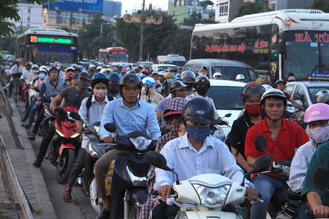Người dân về nghỉ lễ 2-9, cửa ngõ Hà Nội kẹt cứng - Ảnh 7. Người dân về nghỉ lễ 2-9, cửa ngõ Hà Nội kẹt cứng - Ảnh 7.
