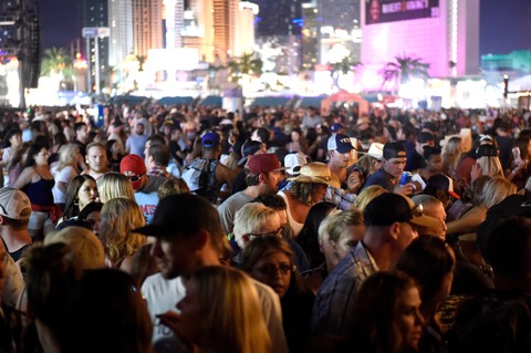 Những khoảnh khắc khó quên của vụ thảm sát Las Vegas - Ảnh 11. Những khoảnh khắc khó quên của vụ thảm sát Las Vegas - Ảnh 11.