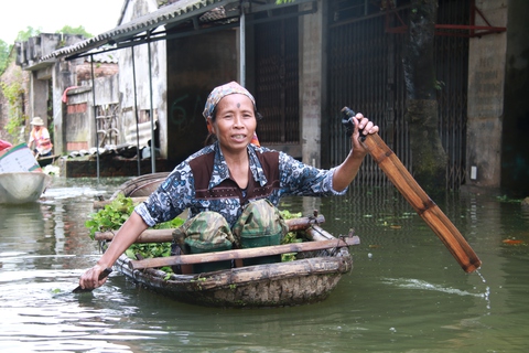 Nhiều đường làng ở huyện Chương Mỹ vẫn là dòng sông - Ảnh 7. Nhiều đường làng ở huyện Chương Mỹ vẫn là dòng sông - Ảnh 7.