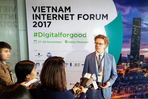 Lớp trẻ có tương lai tươi sáng nhờ Internet - Ảnh 1. Lớp trẻ có tương lai tươi sáng nhờ Internet - Ảnh 1.