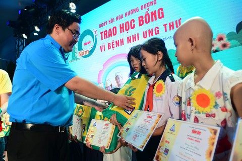 Nối dài những ước mơ trong đêm kỉ niệm 10 năm của Thúy - Ảnh 13. Nối dài những ước mơ trong đêm kỉ niệm 10 năm của Thúy - Ảnh 13.