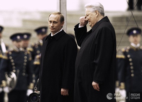 Ông Putin lèo lái qua các sóng gió như thế nào? - Ảnh 2. Ông Putin lèo lái qua các sóng gió như thế nào? - Ảnh 2.
