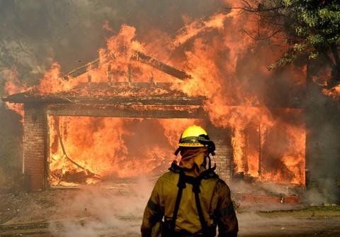Thế giới trong tuần qua ảnh: hỏa hoạn kinh hoàng ở California - Ảnh 1. Thế giới trong tuần qua ảnh: hỏa hoạn kinh hoàng ở California - Ảnh 1.