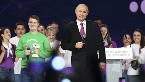 Ông Putin lèo lái qua các sóng gió như thế nào? - Ảnh 1. Ông Putin lèo lái qua các sóng gió như thế nào? - Ảnh 1.