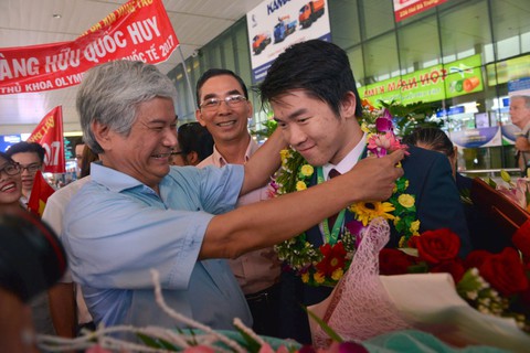 Bộ đề xuất tăng gấp 4 mức thưởng học sinh, sinh viên giỏi - Ảnh 1. Bộ đề xuất tăng gấp 4 mức thưởng học sinh, sinh viên giỏi - Ảnh 1.