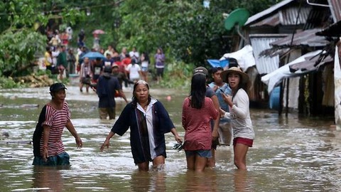 Bão Kai-Tak suy yếu khi vào miền trung Philippines - Ảnh 1. Bão Kai-Tak suy yếu khi vào miền trung Philippines - Ảnh 1.