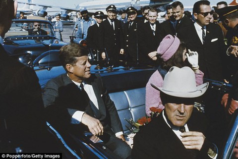 Đệ nhất phu nhân Jaqueline Kennedy bị nghi đã giết tổng thống Kennedy - Ảnh 1. Đệ nhất phu nhân Jaqueline Kennedy bị nghi đã giết tổng thống Kennedy - Ảnh 1.