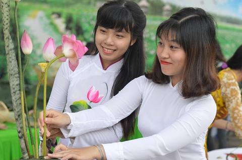 Khi hoa sen có riêng một ngày hội... - Ảnh 1. Khi hoa sen có riêng một ngày hội... - Ảnh 1.