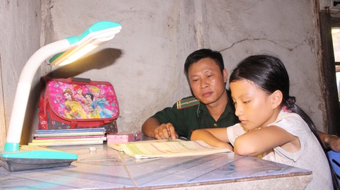 Gieo chữ ở Trường Sa cạn - Ảnh 3. Gieo chữ ở Trường Sa cạn - Ảnh 3.