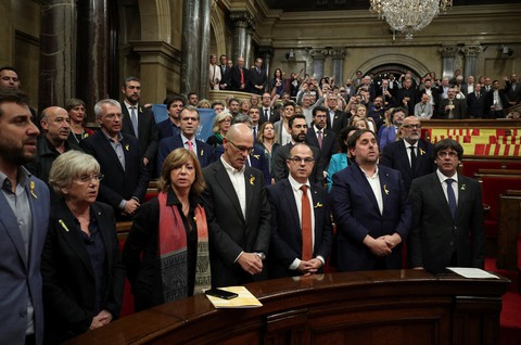 Những hình ảnh của buổi sáng chấn động ở xứ Catalan - Ảnh 2.