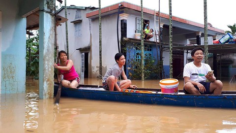 Còn 16.000 ngôi nhà ở rốn lũ Đại Lộc ngập, 2 người chết - Ảnh 7. Còn 16.000 ngôi nhà ở rốn lũ Đại Lộc ngập, 2 người chết - Ảnh 7.