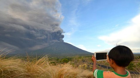 Di tản 100.000 người ở Bali vì núi lửa rùng mình - Ảnh 3. Di tản 100.000 người ở Bali vì núi lửa rùng mình - Ảnh 3.