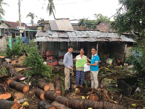 Hội Doanh nhân trẻ TP.HCM cứu trợ đồng bào thiệt hại do bão - Ảnh 2. Hội Doanh nhân trẻ TP.HCM cứu trợ đồng bào thiệt hại do bão - Ảnh 2.
