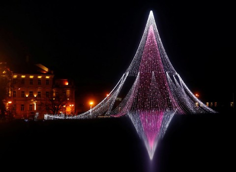 Thế giới rực rỡ đón Noel - Ảnh 4. Thế giới rực rỡ đón Noel - Ảnh 4.