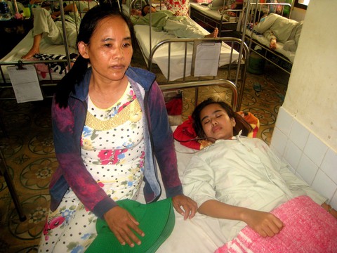 Nhịp cầu nhân ái: mã số 104: Hai con bệnh nặng cùng lúc - Ảnh 1. Nhịp cầu nhân ái: mã số 104: Hai con bệnh nặng cùng lúc - Ảnh 1.