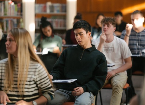 Thiên tài bất hảo và sự gian lận học đường ăn khách nhất Thái Lan - Ảnh 8. Thiên tài bất hảo và sự gian lận học đường ăn khách nhất Thái Lan - Ảnh 8.