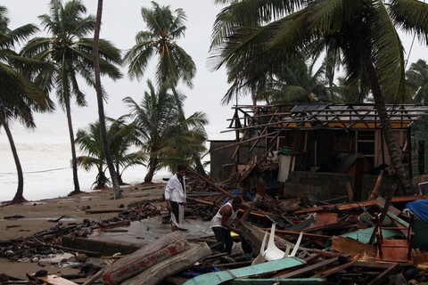 Nhiều nơi chỉ còn đống đổ nát vì bão Irma - Ảnh 6. Nhiều nơi chỉ còn đống đổ nát vì bão Irma - Ảnh 6.