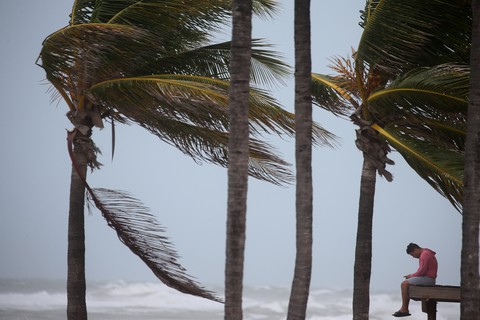 Đổ bộ Florida, bão Irma tăng lên cấp 4 - Ảnh 4. Đổ bộ Florida, bão Irma tăng lên cấp 4 - Ảnh 4.