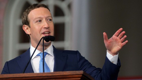 Ông chủ Facebook trần tình cảnh éo le giữa hai làn đạn - Ảnh 1. Ông chủ Facebook trần tình cảnh éo le giữa hai làn đạn - Ảnh 1.