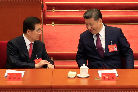 Ông Giang Trạch Dân ngó đồng hồ 10 lần lúc ông Tập phát biểu - Ảnh 3. Ông Giang Trạch Dân ngó đồng hồ 10 lần lúc ông Tập phát biểu - Ảnh 3.