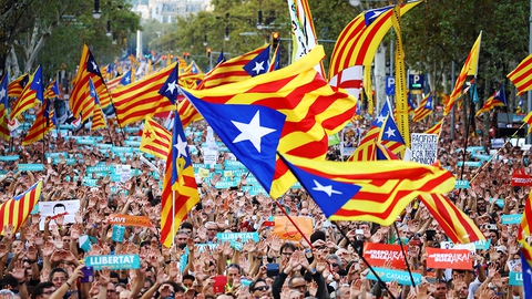 Catalonia sẽ tách khỏi Tây Ban Nha hay bị tước quyền tự trị? - Ảnh 1. Catalonia sẽ tách khỏi Tây Ban Nha hay bị tước quyền tự trị? - Ảnh 1.