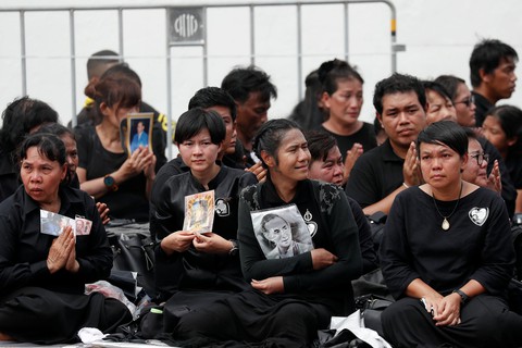 12 triệu người dân kính viếng nhà Vua Thái Lan - Ảnh 5. 12 triệu người dân kính viếng nhà Vua Thái Lan - Ảnh 5.