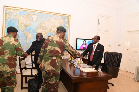 Tổng thống Zimbabwe đồng ý điều kiện từ chức - Ảnh 1. Tổng thống Zimbabwe đồng ý điều kiện từ chức - Ảnh 1.
