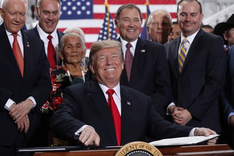 Đấu ông Trump, truyền thông Mỹ tự đánh mất uy tín? - Ảnh 1. Đấu ông Trump, truyền thông Mỹ tự đánh mất uy tín? - Ảnh 1.