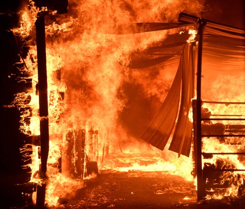 Cháy rừng lan đến khu nhà giàu Nam California - Ảnh 3. Cháy rừng lan đến khu nhà giàu Nam California - Ảnh 3.