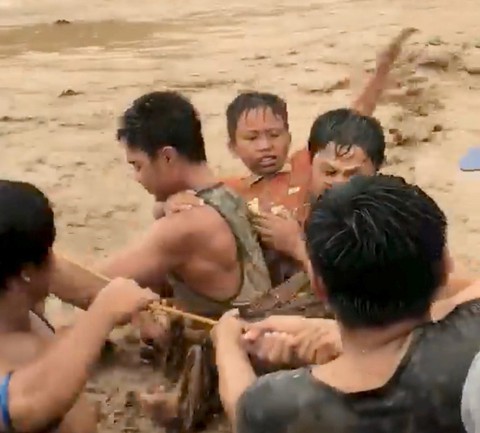 Vì sao bão Tembin giết quá nhiều người ở Philippines? - Ảnh 2. Vì sao bão Tembin giết quá nhiều người ở Philippines? - Ảnh 2.