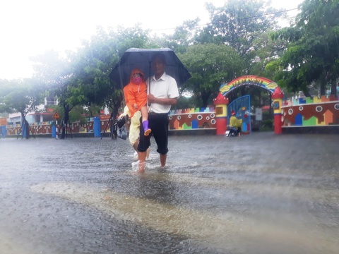 Học sinh Thừa Thiên - Huế được nghỉ học do áp thấp nhiệt đới - Ảnh 1. Học sinh Thừa Thiên - Huế được nghỉ học do áp thấp nhiệt đới - Ảnh 1.