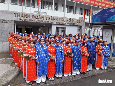 Hôn lễ ấm áp của những đôi uyên ương nghèo - Ảnh 11. Hôn lễ ấm áp của những đôi uyên ương nghèo - Ảnh 11.