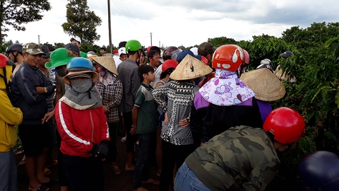 Vụ giết vợ bằng 36 nhát dao: Tìm thấy thi thể nghi là hung thủ - Ảnh 4. Vụ giết vợ bằng 36 nhát dao: Tìm thấy thi thể nghi là hung thủ - Ảnh 4.