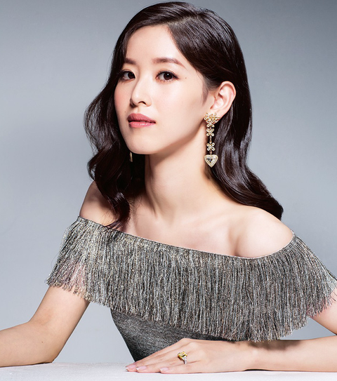 ‘Em gái trà sữa’ kiêm nữ tỉ phú trẻ nhất Trung Quốc - Ảnh 1. ‘Em gái trà sữa’ kiêm nữ tỉ phú trẻ nhất Trung Quốc - Ảnh 1.