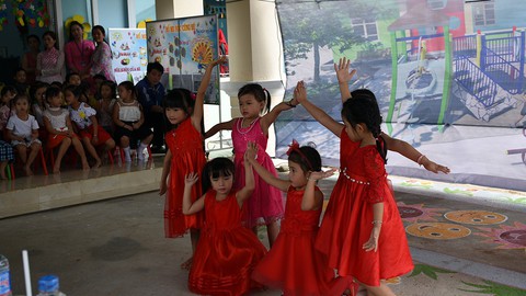 Khánh thành trường mới nơi thà cô chết chứ không để trò chết - Ảnh 3. Khánh thành trường mới nơi thà cô chết chứ không để trò chết - Ảnh 3.